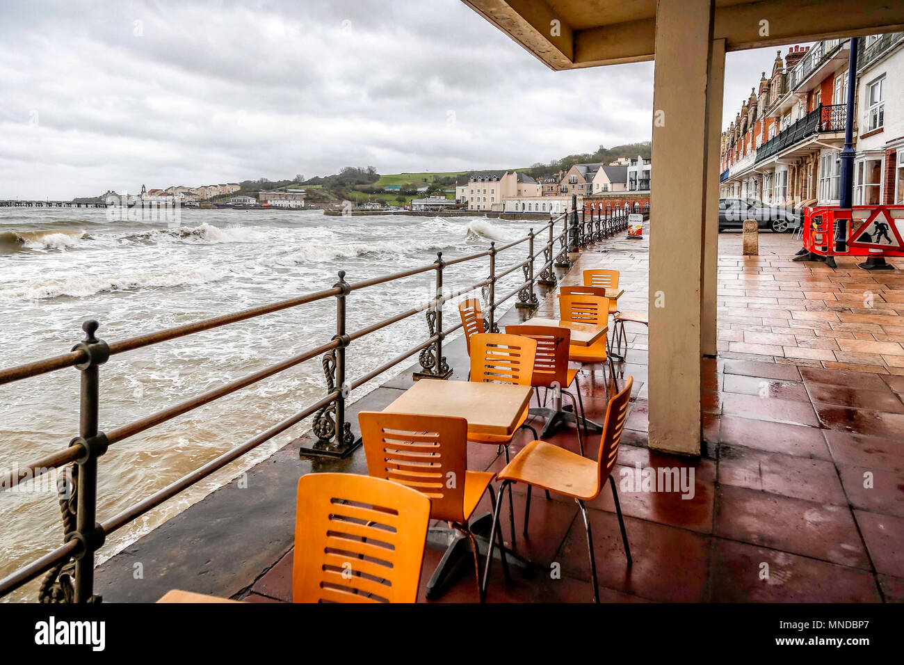 Mare tempestoso prese a Swanage, Dorset, Regno Unito il 11 novembre 2014 Foto Stock