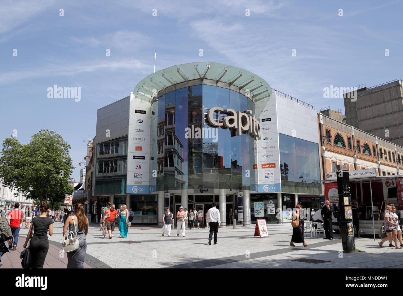 Centro commerciale Capital, Queen Street, centro di Cardiff, Galles, Regno Unito. People Shopping, strada pedonale Foto Stock