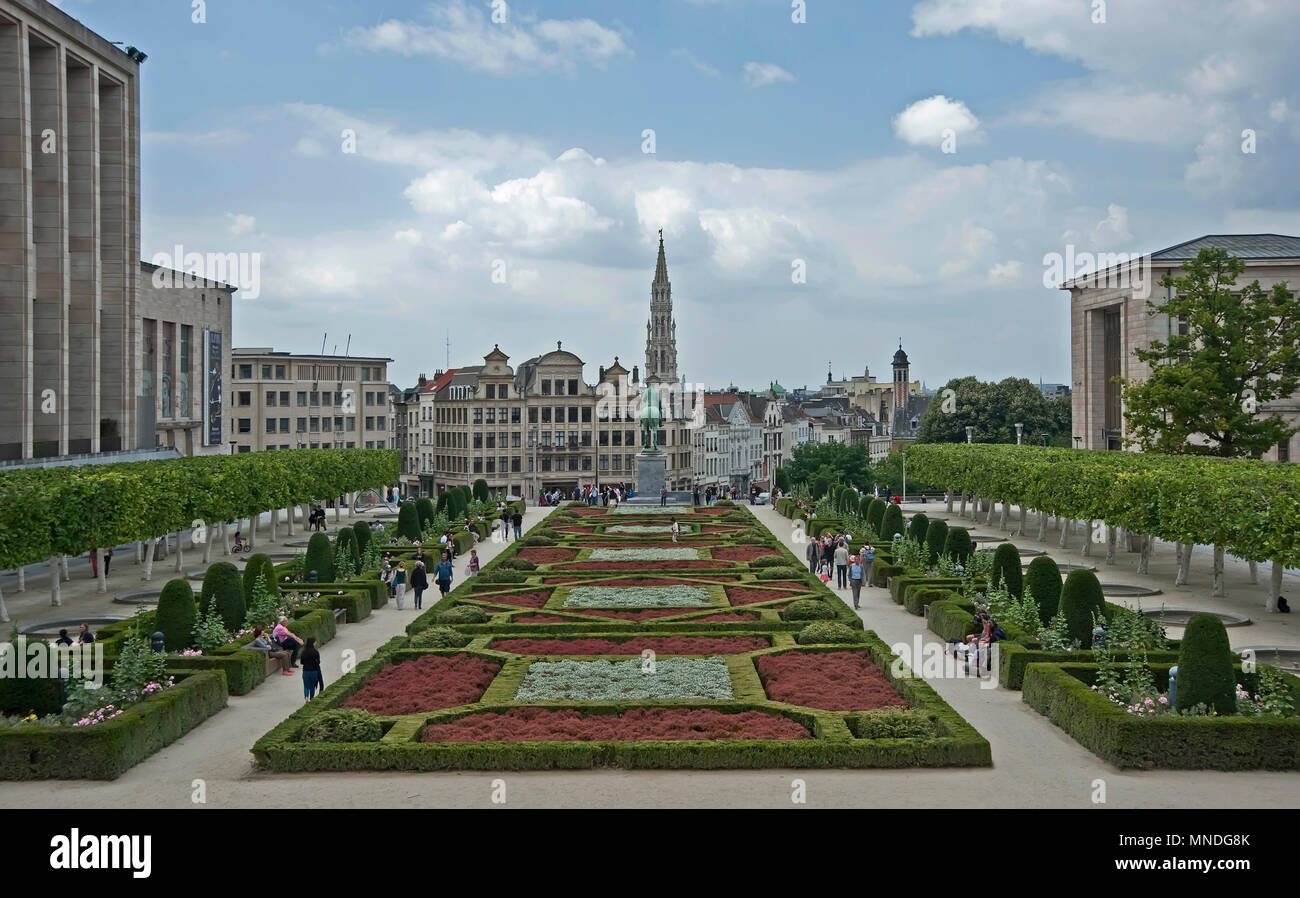 Mont des Arts di Bruxelles. Biblioteca Reale, Palazzo dei Congressi e il bel giardino da Renè Pechere, Belgio Foto © Fabio Mazzarella/Sintesi/Alam Foto Stock