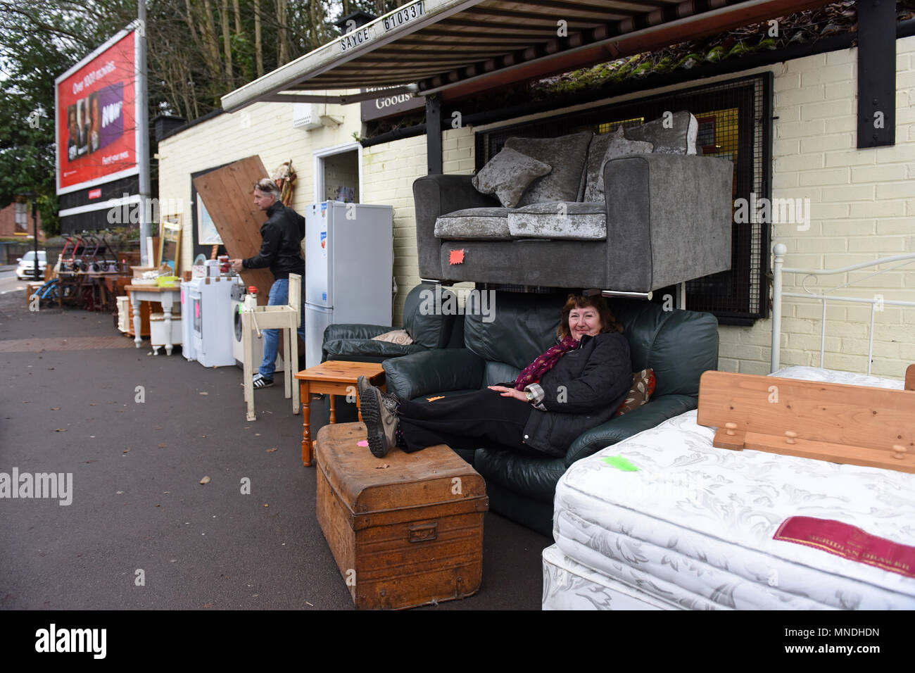 Seconda mano di mobili e masserizie shop in Oakengates Foto Stock