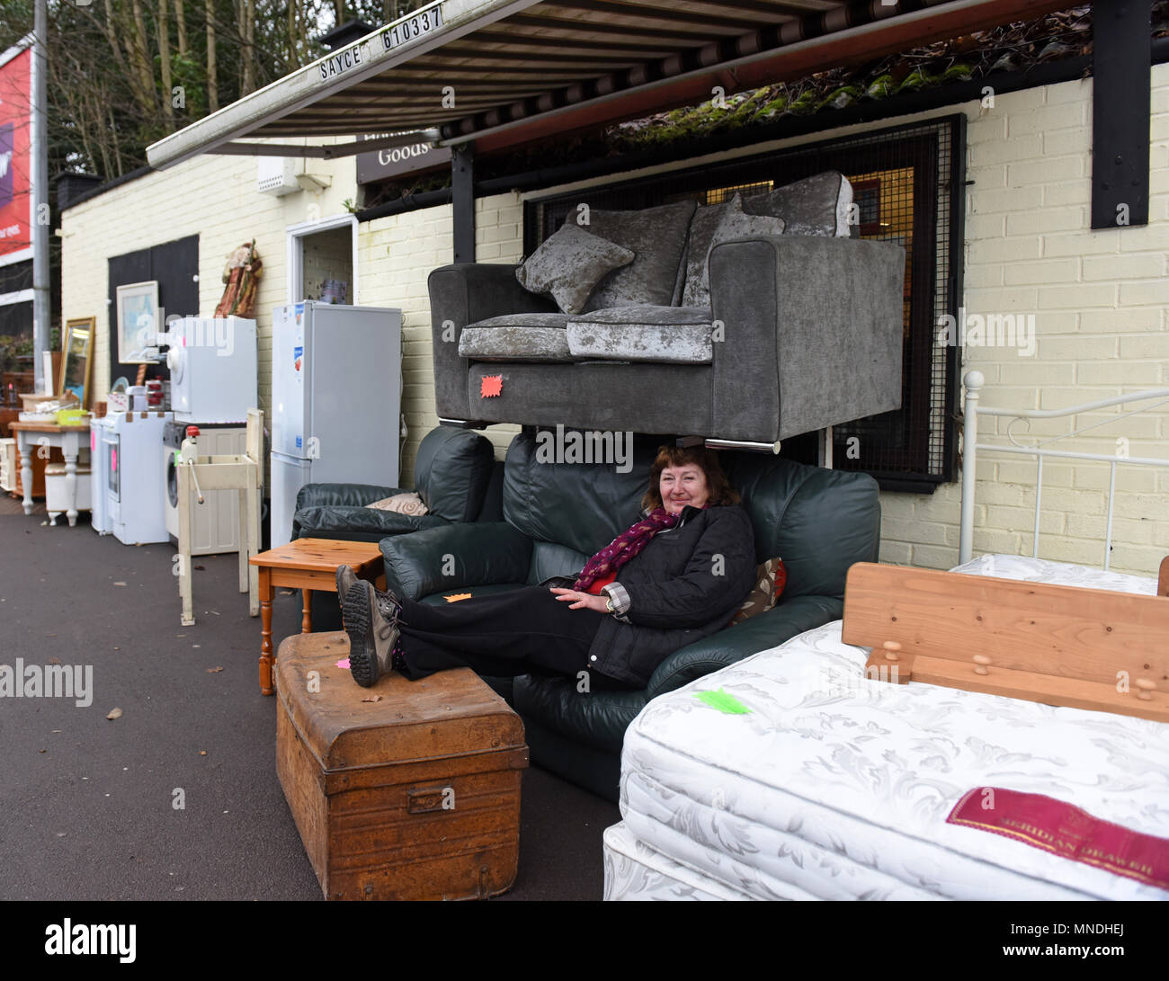 Seconda mano di mobili e masserizie shop in Oakengates Foto Stock
