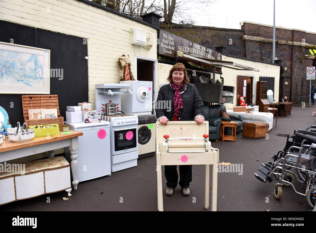 Seconda mano di mobili e masserizie shop in Oakengates Foto Stock