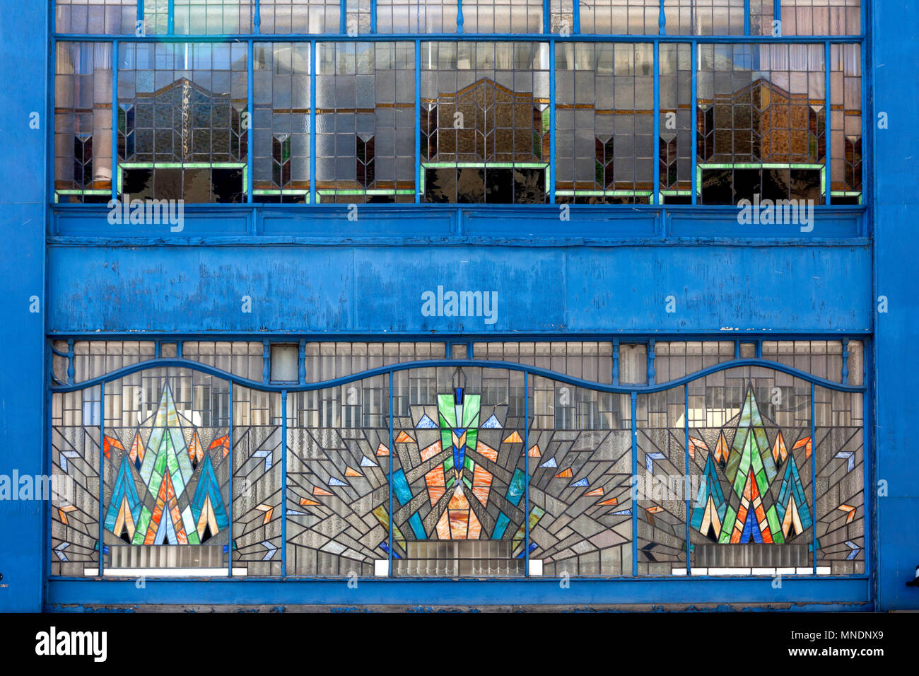 In stile Art Deco di windows a Indie Rock & Blues Bar, Bradford, West Yorkshire Foto Stock