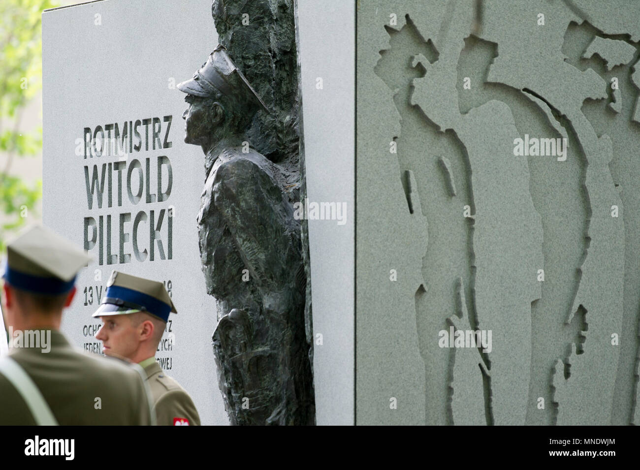 Un monumento di Rotmistrz Witold Pilecki marzo a Varsavia in Polonia. 13 maggio 2018, per onorare Witold Pilecki, Esercito Polacco soldato e di un agente segreto o Foto Stock