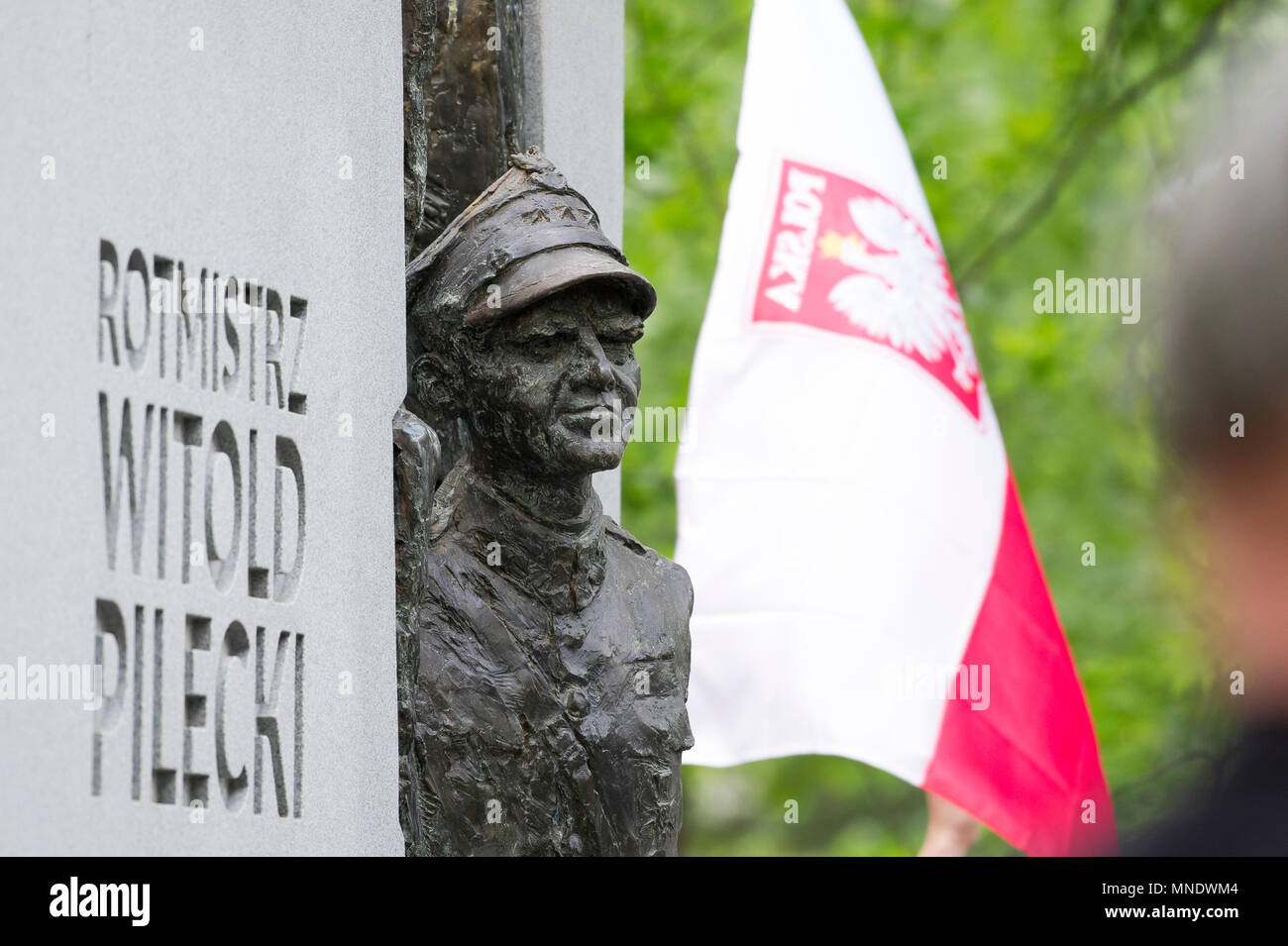 Un monumento di Rotmistrz Witold Pilecki marzo a Varsavia in Polonia. 13 maggio 2018, per onorare Witold Pilecki, Esercito Polacco soldato e di un agente segreto o Foto Stock