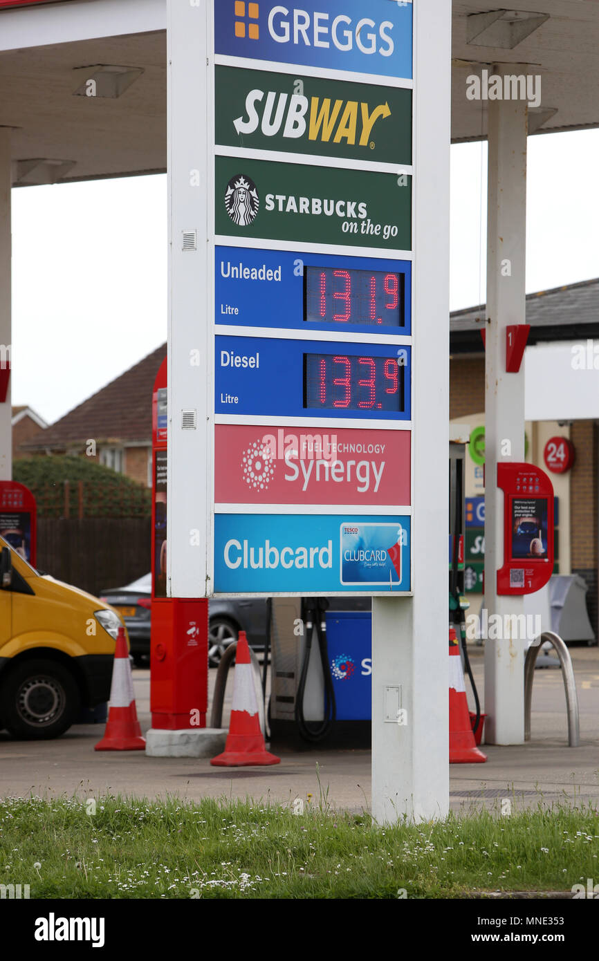 Bognor Regis, West Sussex, Regno Unito. 16 maggio 2018. Un grande aumento del prezzo del petrolio ha visto un forte aumento del costo del carburante. Nella foto è cara la benzina e il gasolio in corrispondenza di una stazione di benzina a Bognor Regis, Regno Unito. Mercoledì 16 Maggio 2018 © Sam Stephenson/Alamy Live News. Foto Stock