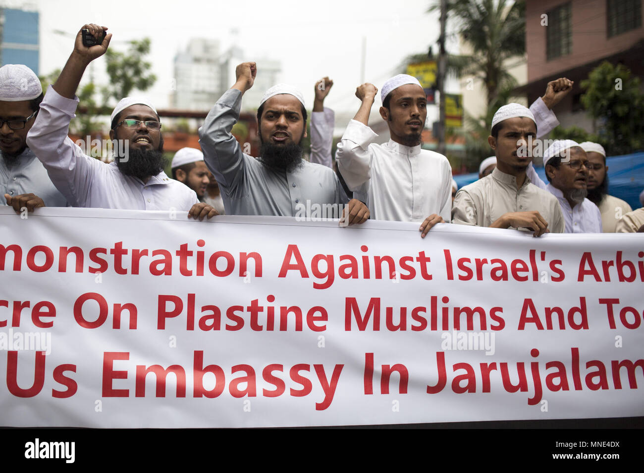 Dacca in Bangladesh. 16 Maggio, 2018. Bangladesh gruppo islamista dimostrare contro Israele arbitrario del massacro sulla Palestina musulmani presso l ambasciata degli Stati Uniti a Jarujalame a Dhaka, nel Bangladesh. Credito: Zakir Hossain Chowdhury/ZUMA filo/Alamy Live News Foto Stock