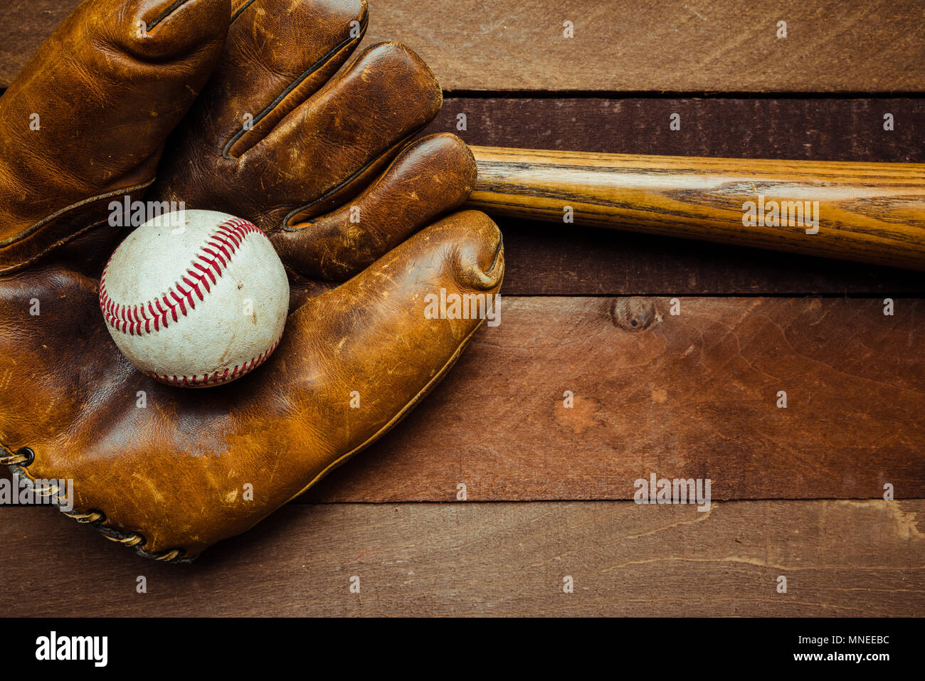 Vintage baseball ingranaggio su un sfondo di legno Foto Stock