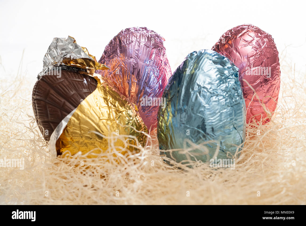 Foglio di cioccolato avvolto di uova Foto Stock