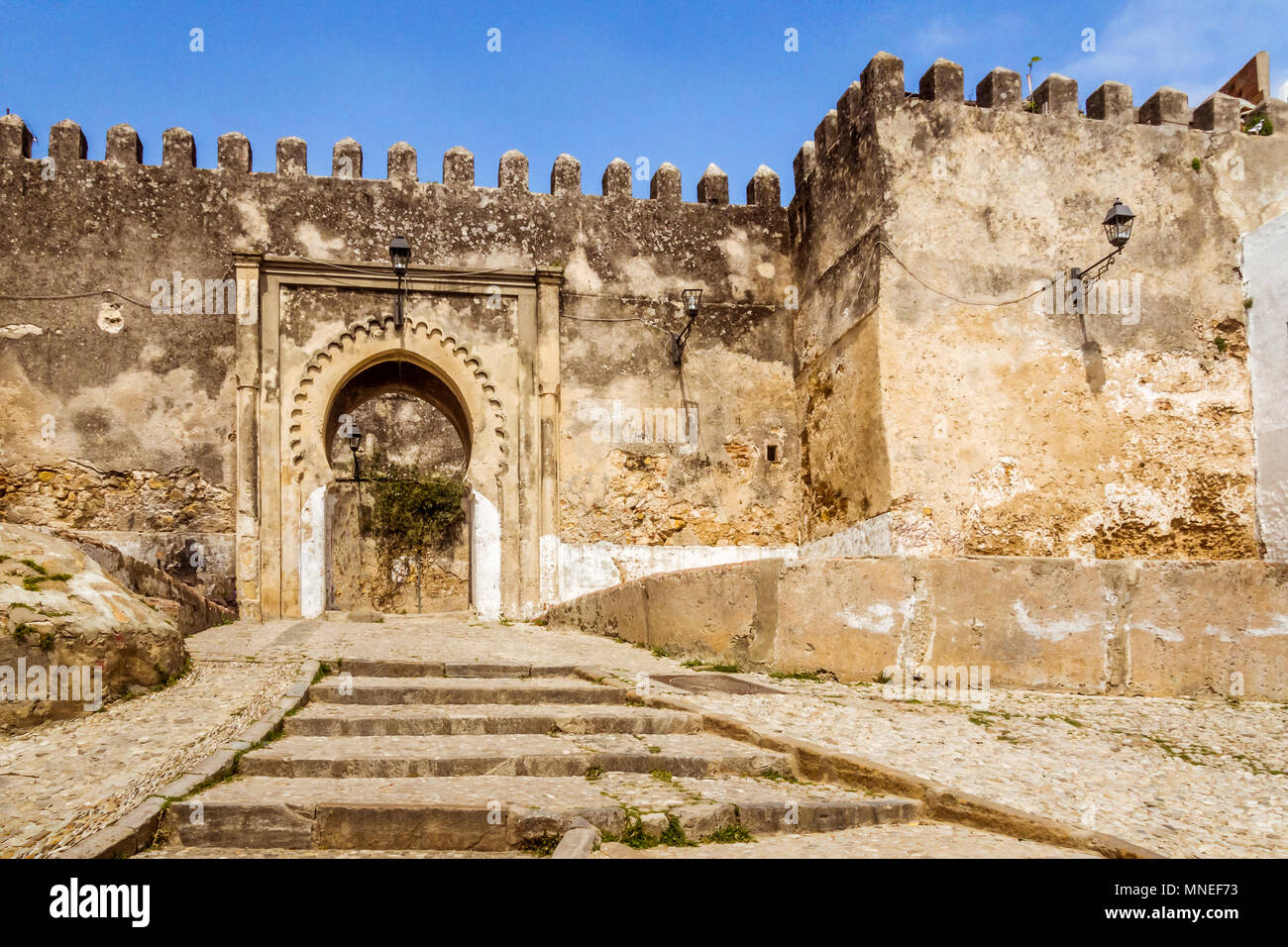 Porta di ingresso della Kasbah in Tangeri la medina, il nord del Marocco Foto Stock