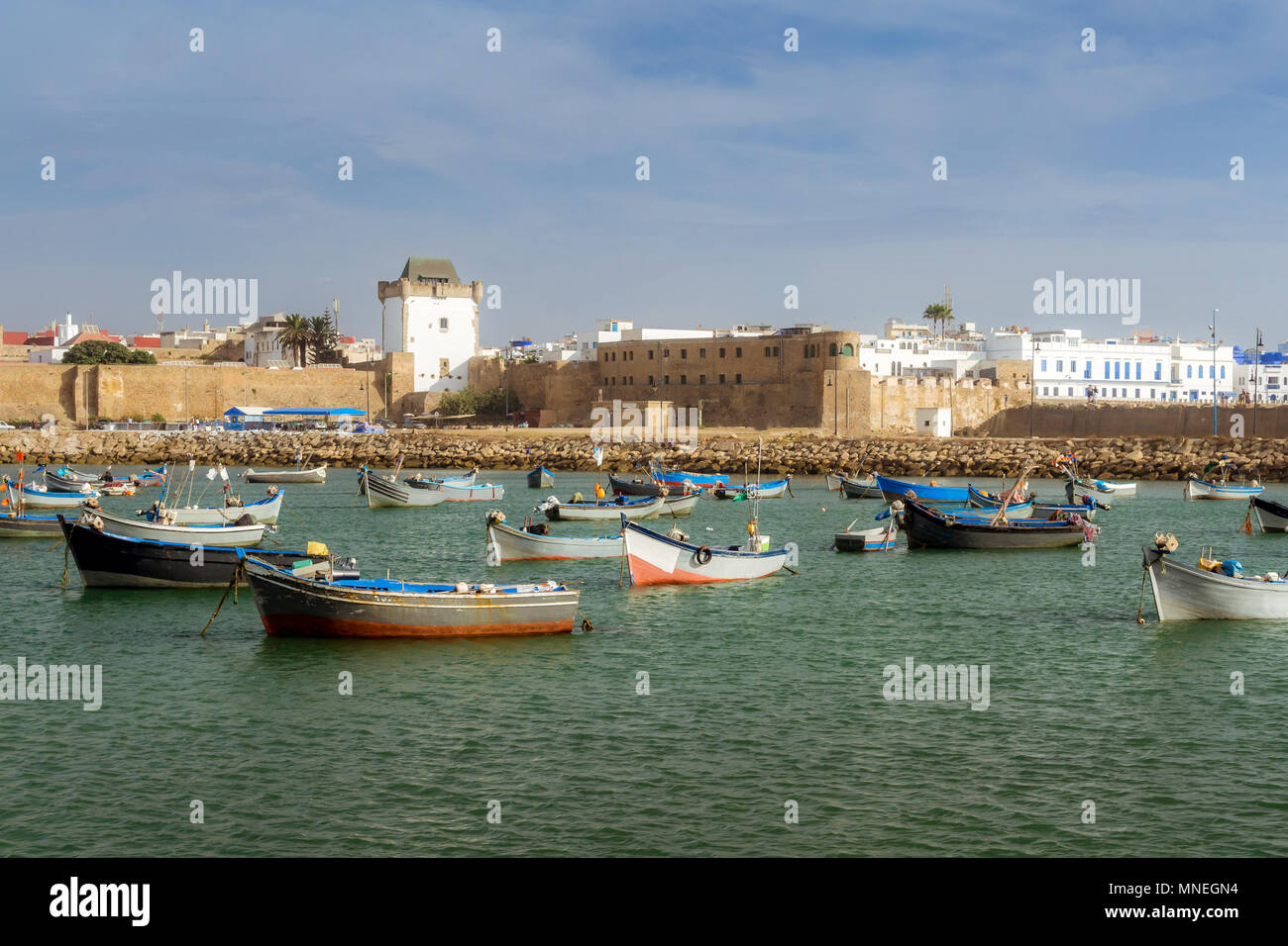 Il porto e l'antica Medina di Asilah, Nord del Marocco Foto Stock
