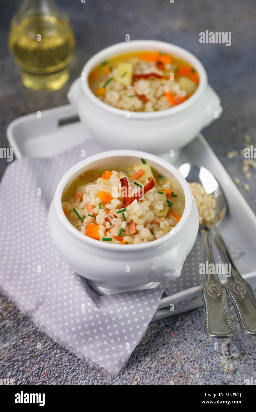 Il Trentino orzotto con speck Foto Stock