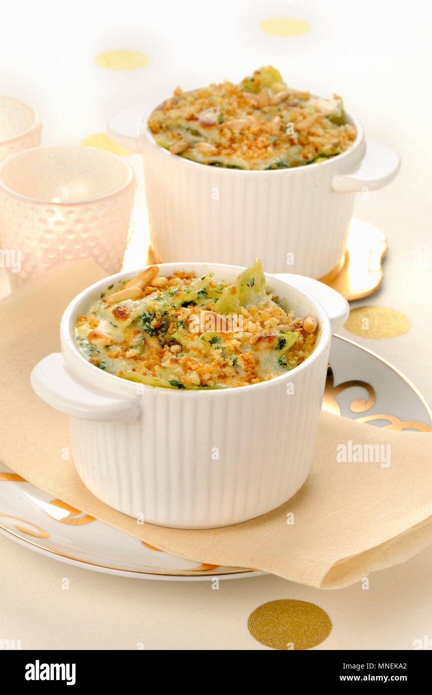 Le bietole e ricotta cuoce Foto Stock