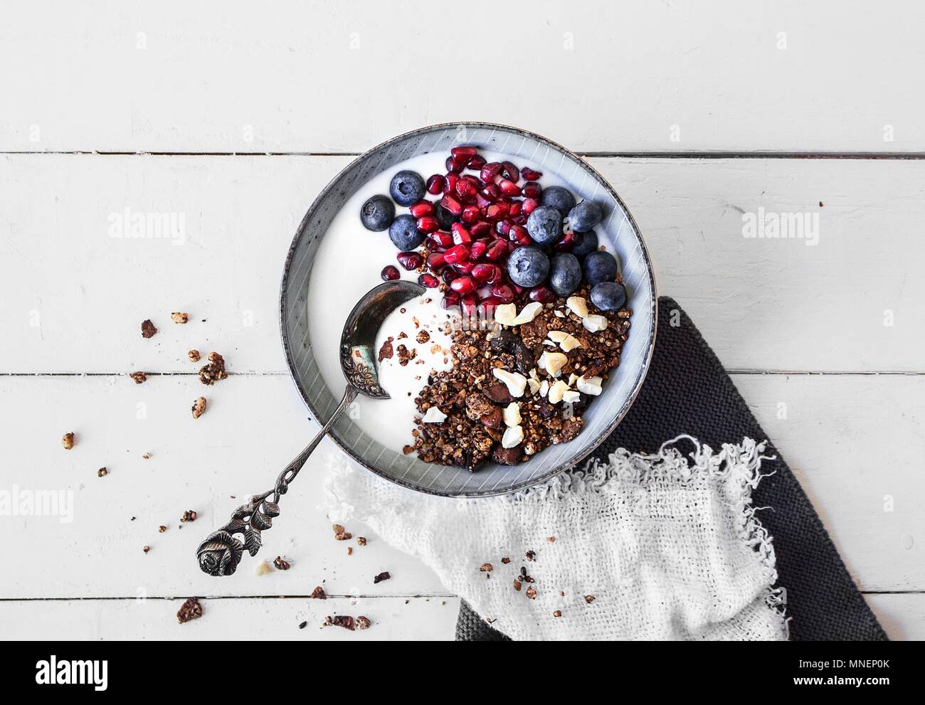 Senza glutine yogurt muesli con frutti di bosco freschi Foto Stock