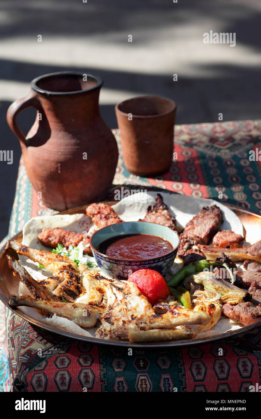 Carne alla griglia con salsa piccante Foto Stock