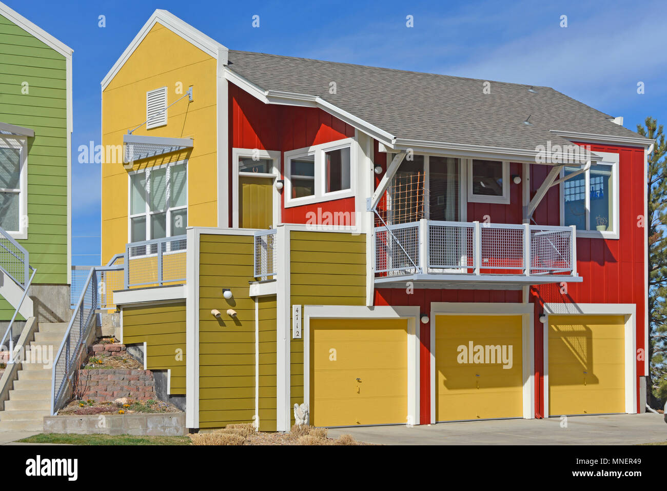 Vacanze Progetto di quartiere, raffigurante una singola casa indipendente dipinte in colori diversi, Boulder, Colorado, STATI UNITI D'AMERICA Foto Stock