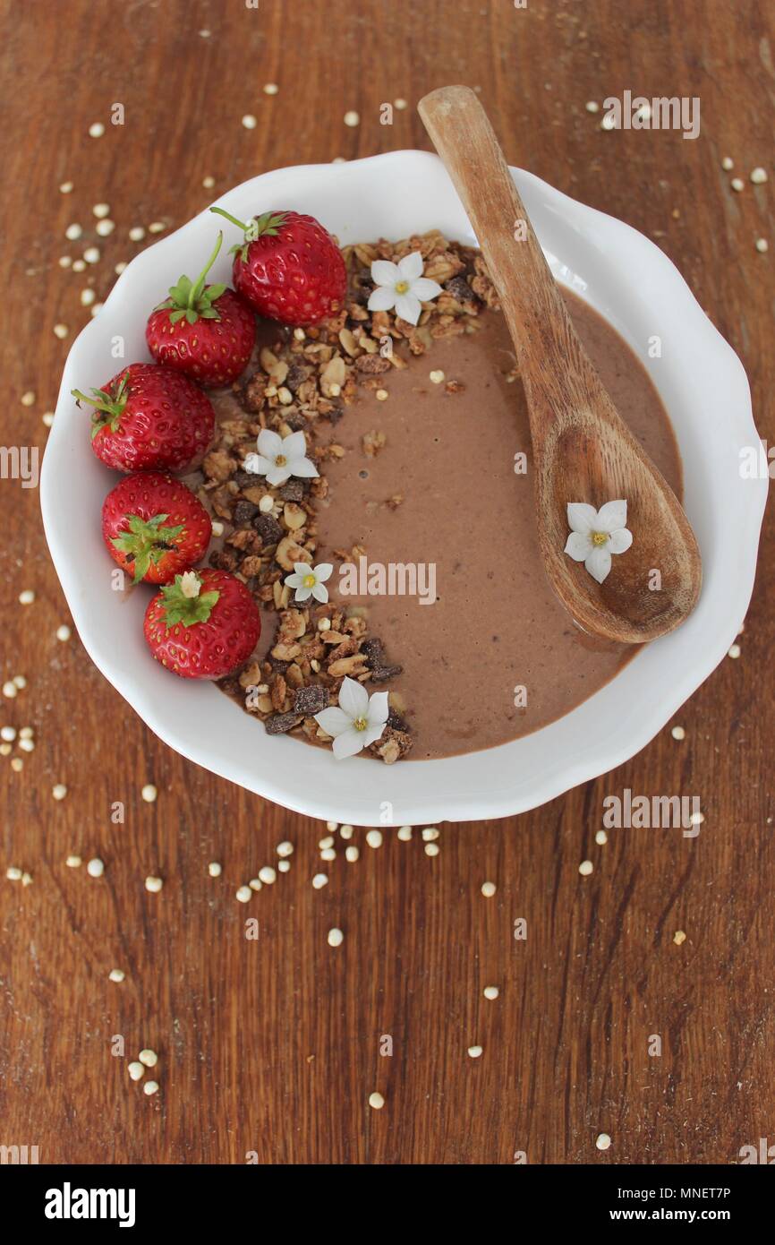 Le sfere di cioccolato con fragole Foto Stock