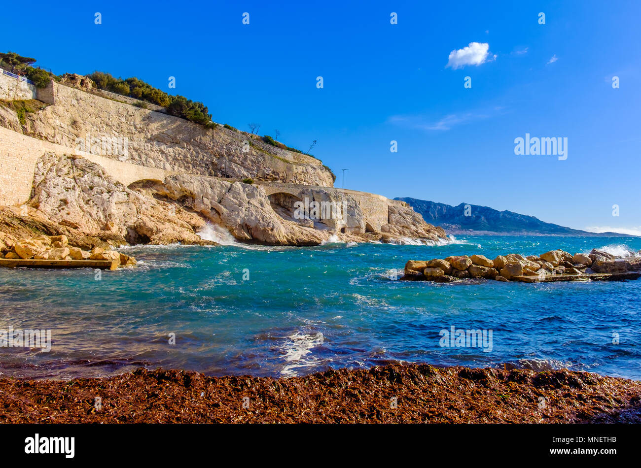 Baia di “Fausse Monnaie” sul Mar Mediterraneo, parte della costa di Marsiglia, marzo 2018 Foto Stock