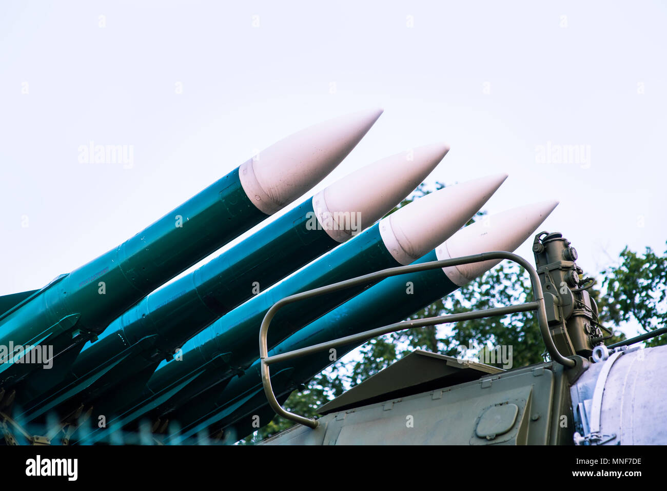 Le forze di difesa arma. contraerei missles razzi con testata finalizzata al cielo Foto Stock