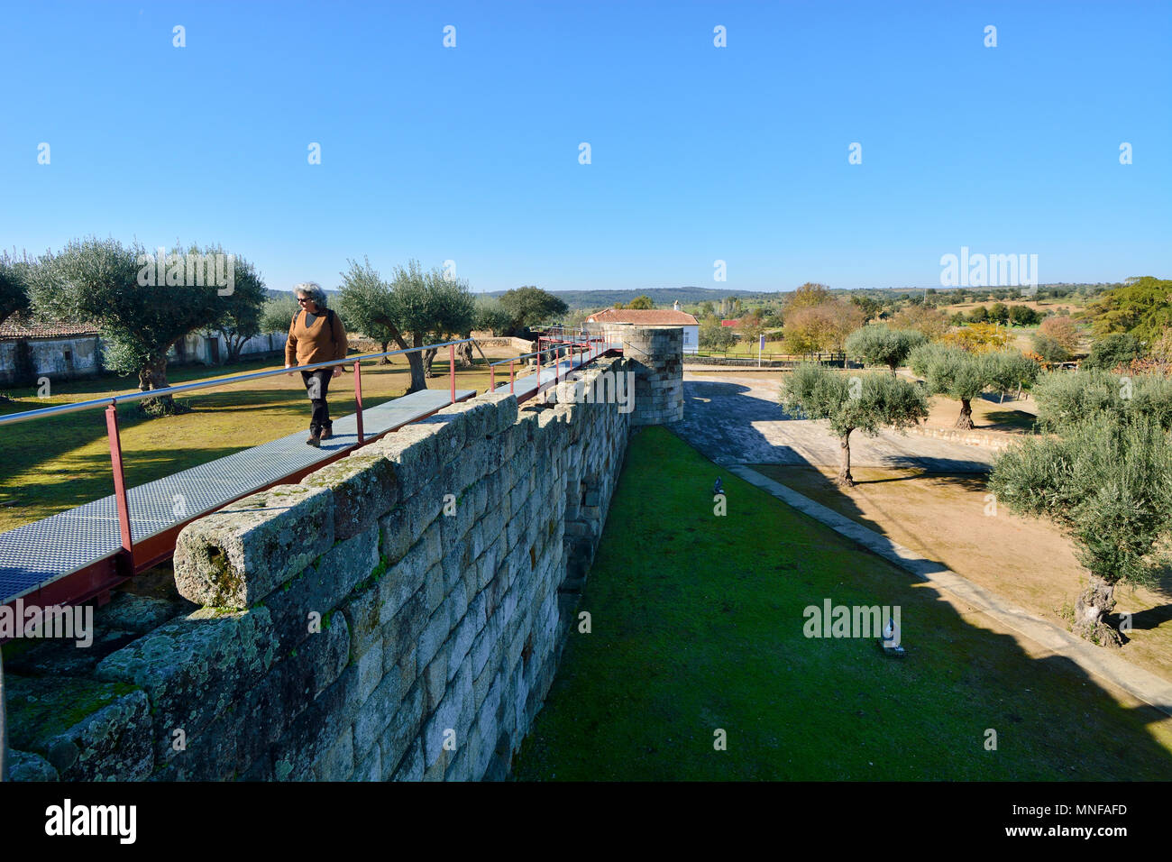 Le mura romane e medievali del villaggio storico di Idanha a Velha. Portogallo Foto Stock