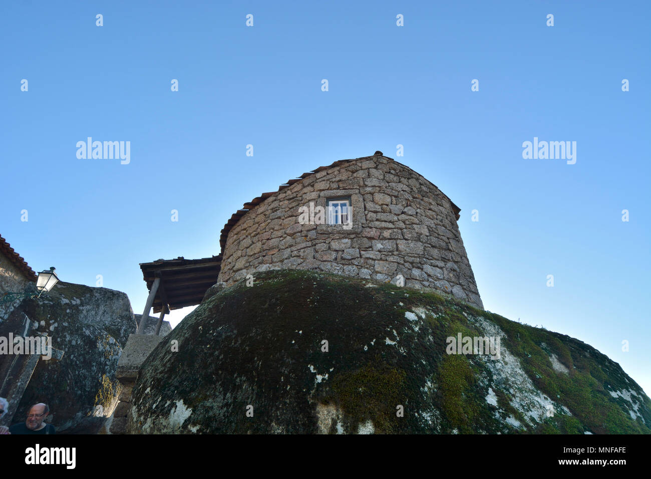 Un rock house in epoca medievale e storico villaggio di Monsanto. Portogallo Foto Stock