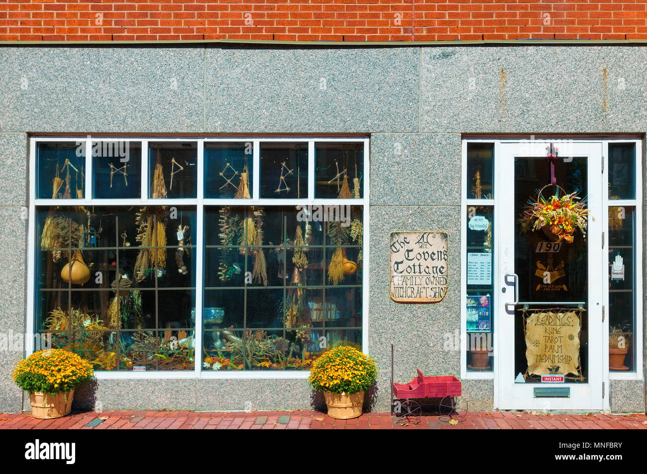 Salem, Massachusetts, STATI UNITI D'America - 14 Settembre 2016: Salem Massachusetts ha una varietà di novelity shop che attrae tourtist chi visita questa famosa histro Foto Stock