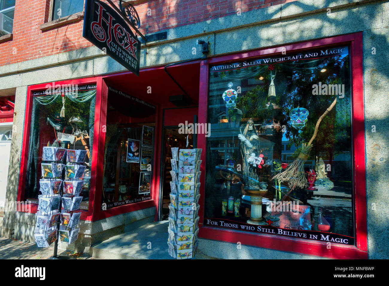 Salem, Massachusetts, STATI UNITI D'America - 14 Settembre 2016: il vecchio mondo whitchery e magic shop in downtown Salem, Massachusetts Foto Stock