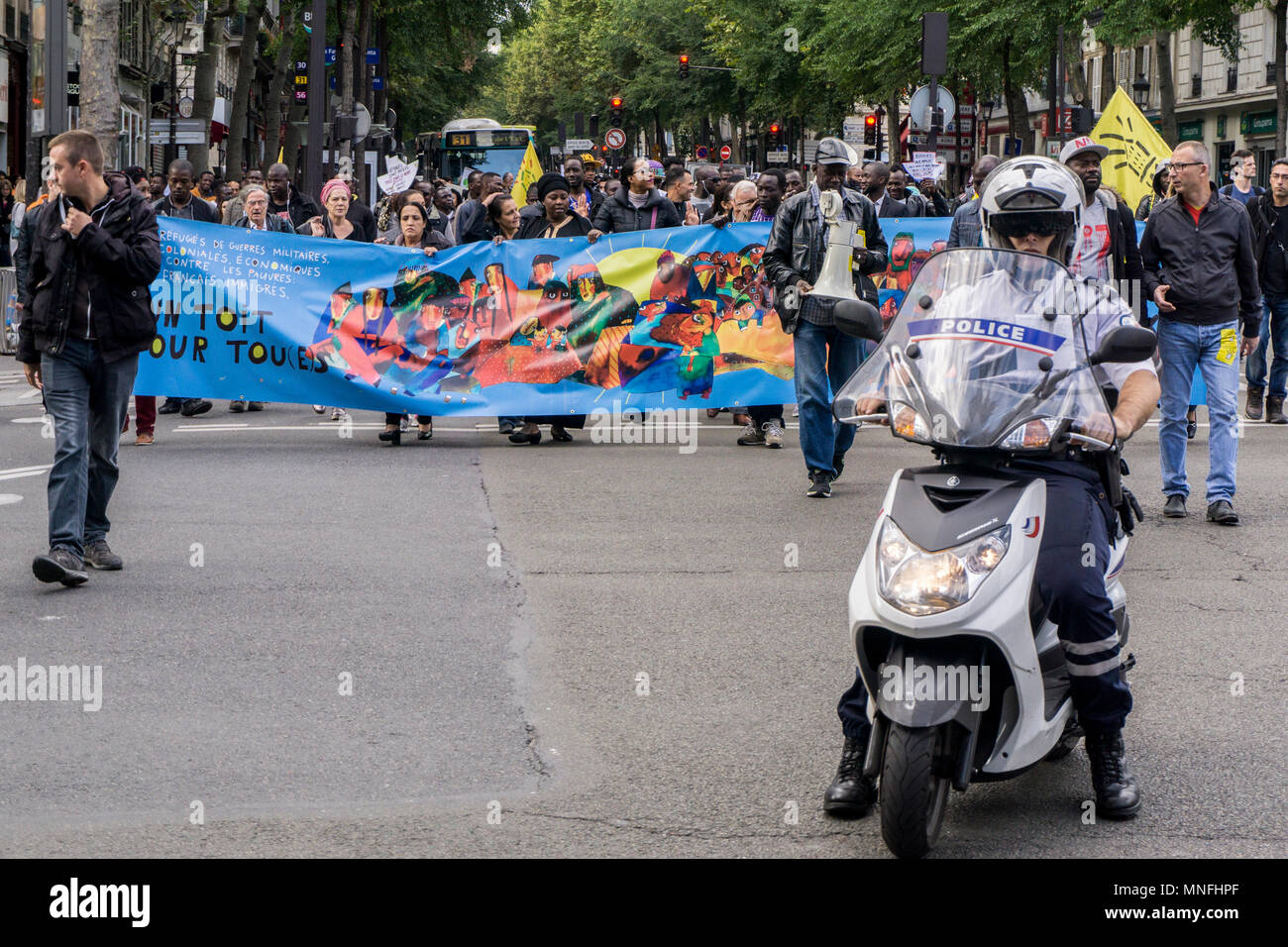 Parigi, Francia 2015. La polizia di fornire sicurezza per protesta di strada Foto Stock