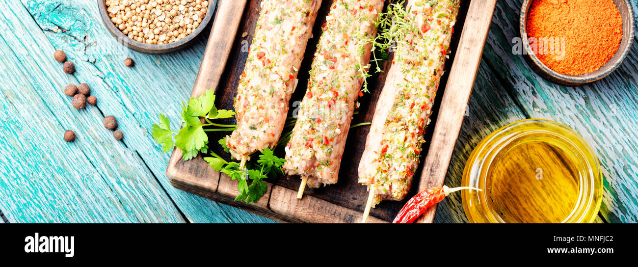 Caucasica piatto popolare, kebab dal giovane agnello carni e spezie.fast food Foto Stock