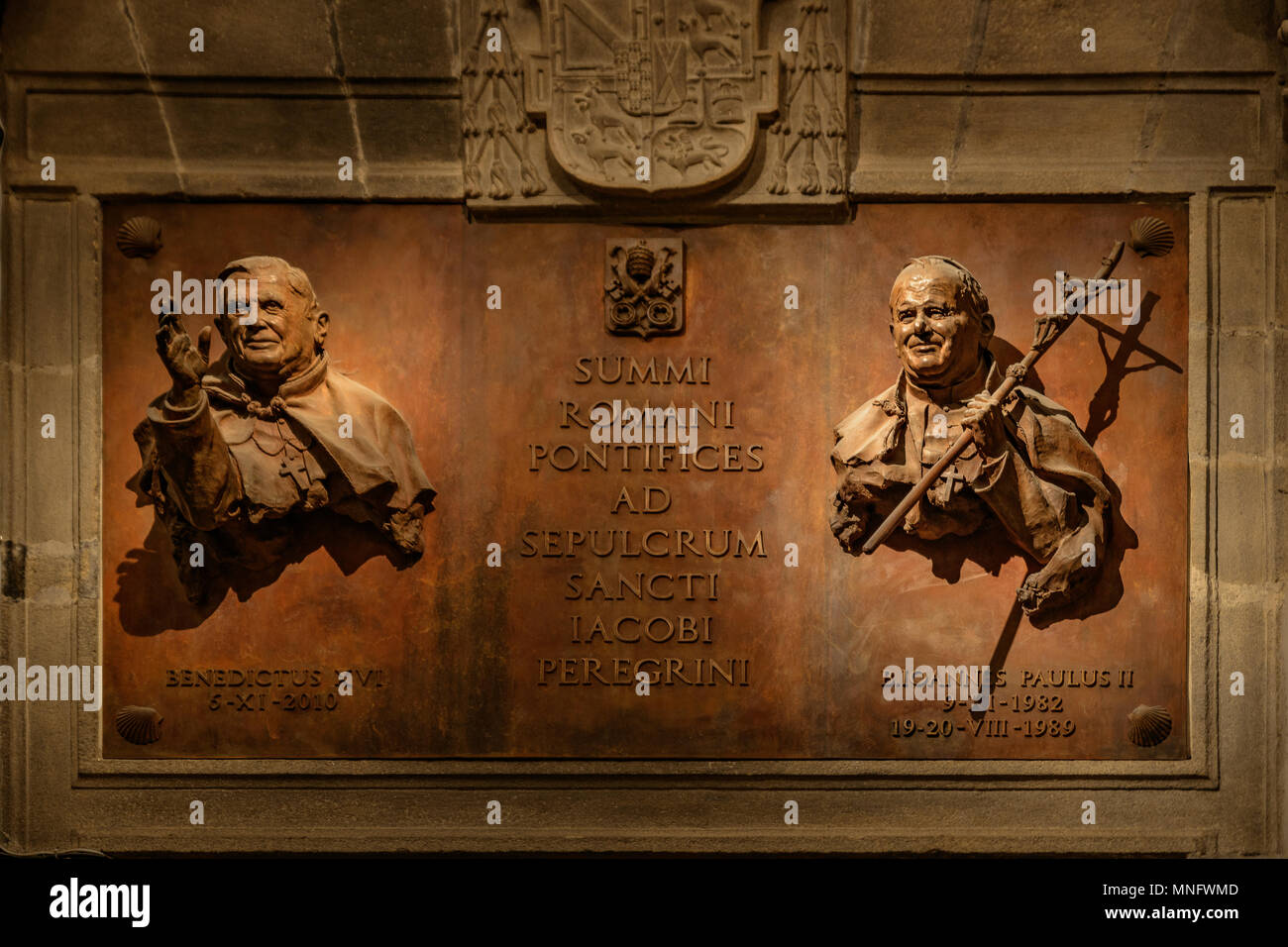 Interno che mostra la scultura dei Papi nella Cattedrale di Santiago de Compostela provincia di A Coruña, Galizia, Spagna, Europa Foto Stock