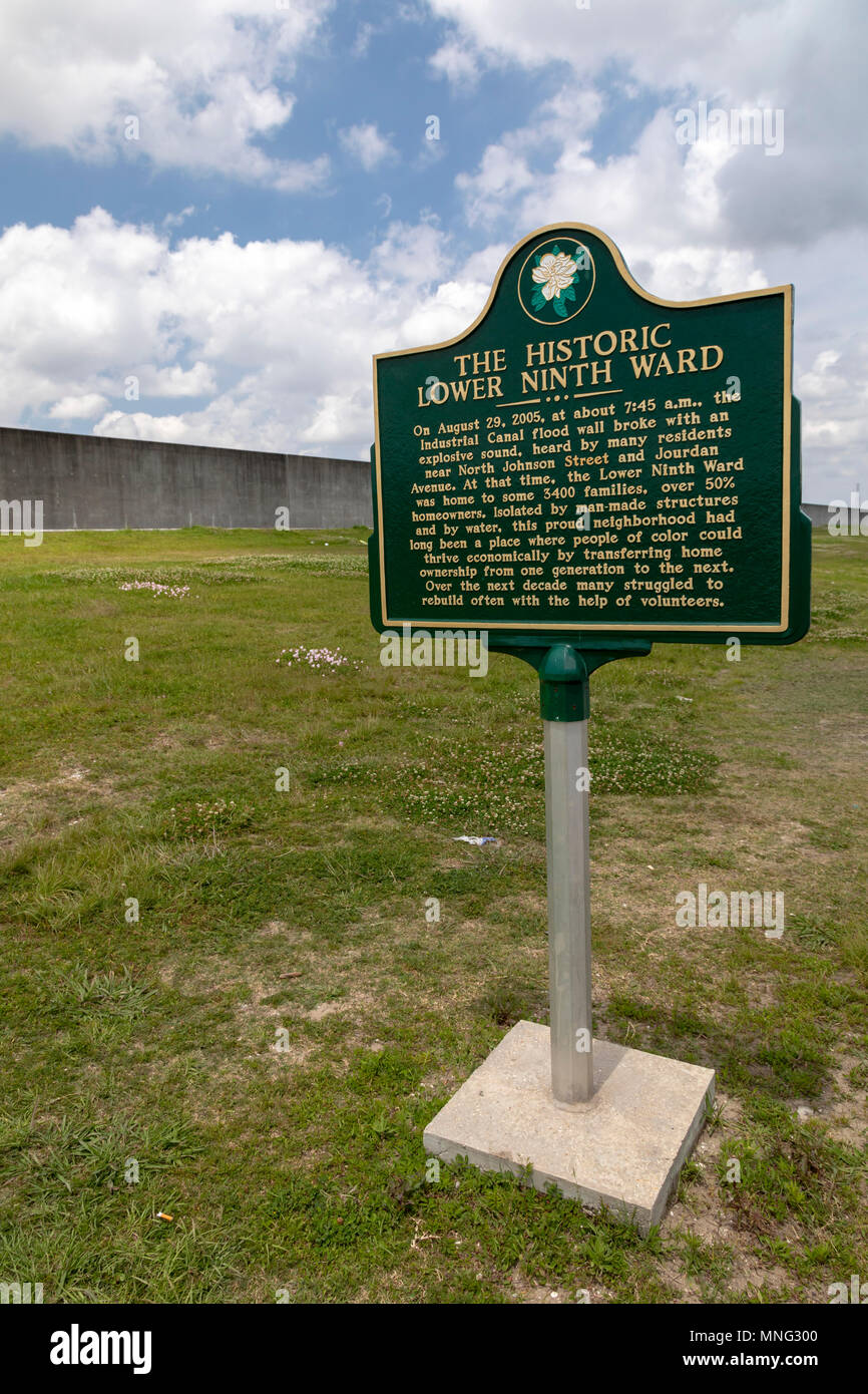 New Orleans, Louisiana - un marcatore storico sorge sul luogo dove il canale industriale parete flood non riuscito durante l'uragano Katrina, inondando la lo Foto Stock