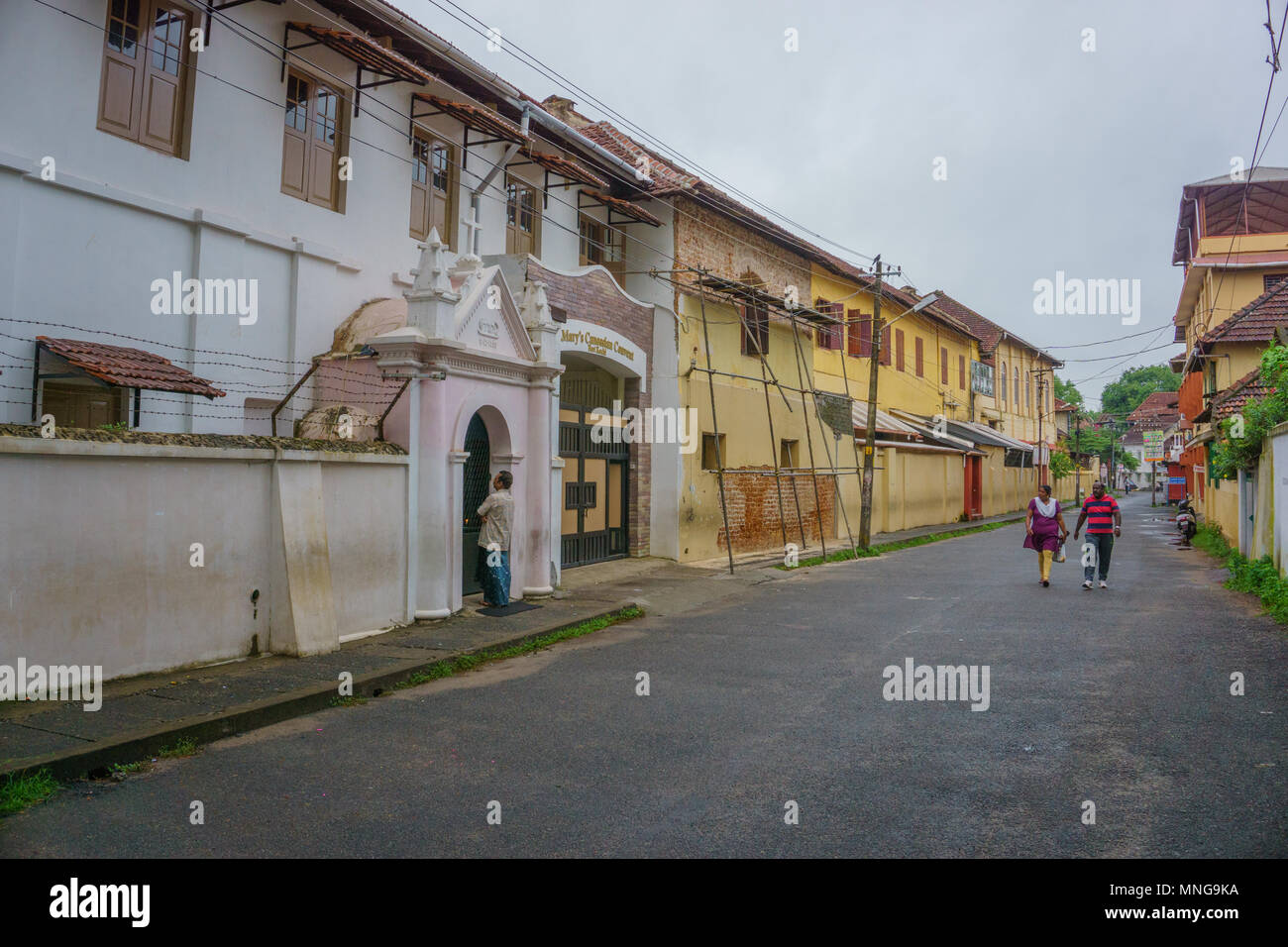 Fort Kochi Street sotto la pioggia Foto Stock