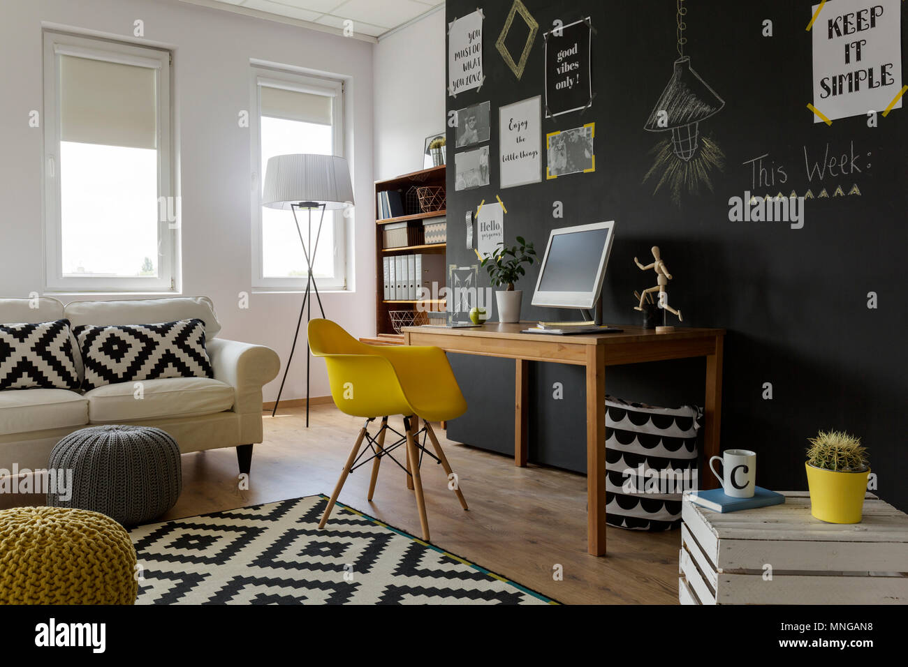 Closeup colpo di un creativo, elegante e area di lavoro e area relax Foto Stock