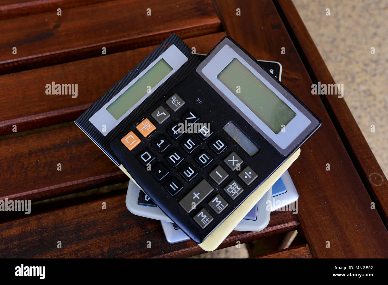 Calcolatrici a raccogliere polvere. Foto Stock