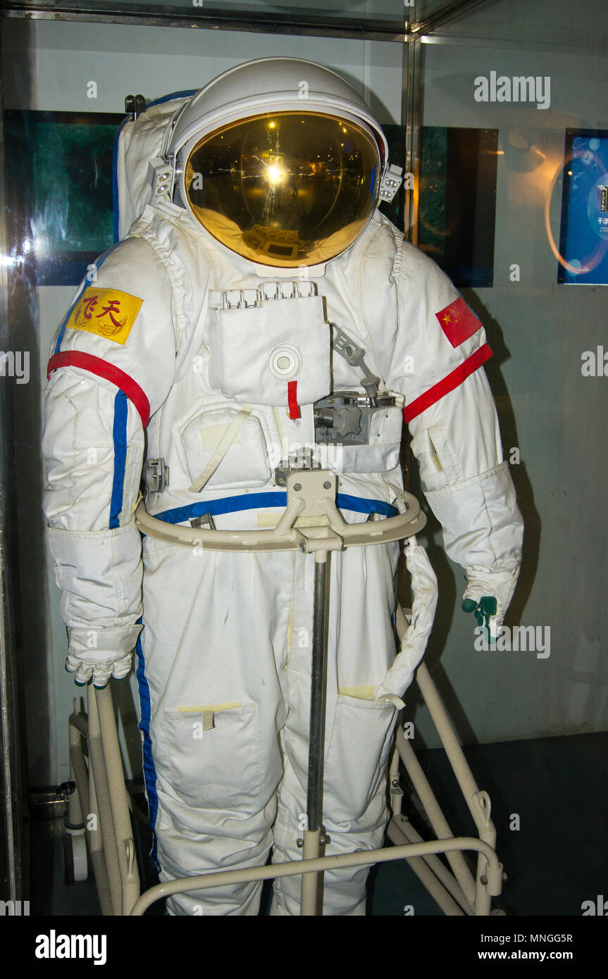 Una tuta spaziale cinese progettato per attività extravehicular (EVA) in Cina Museo di Scienza e tecnologia a Pechino in Cina. Foto Stock