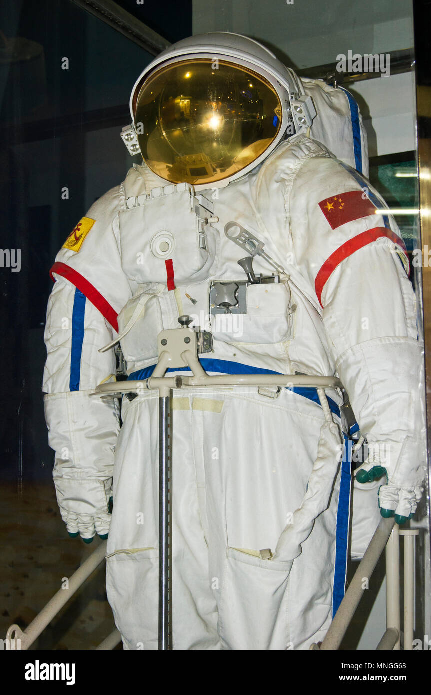 Una tuta spaziale cinese progettato per attività extravehicular (EVA) in Cina Museo di Scienza e tecnologia a Pechino in Cina. Foto Stock