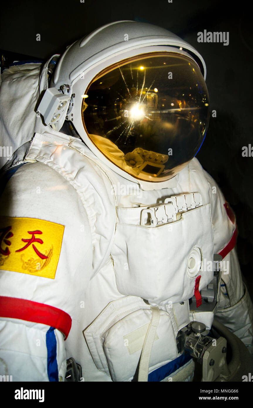 Una tuta spaziale cinese progettato per attività extravehicular (EVA) in Cina Museo di Scienza e tecnologia a Pechino in Cina. Foto Stock