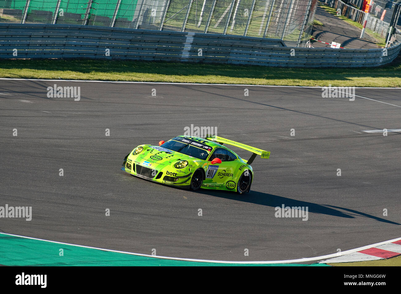 Porsche 911 GT3 R, Nuerburgring, 24h Nuerburgring, motorsports, curve curbes, corse, top gear, alta velocità, veloce e furioso, inferno verde, top gear, Foto Stock