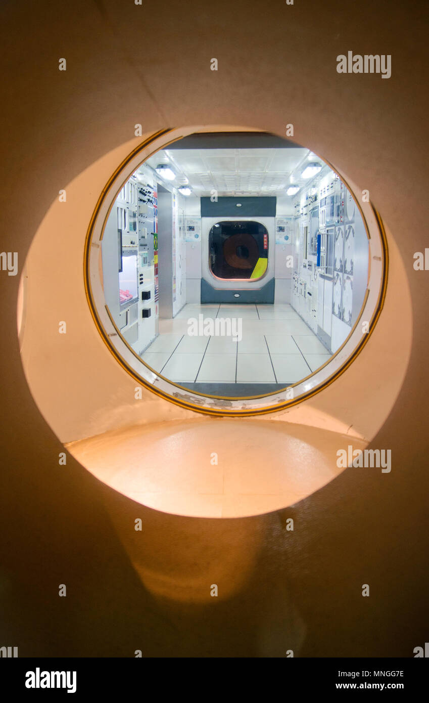 Consente di visualizzare in un mock-up di una stazione spaziale cinese al China Museo delle Scienze e della tecnologia a Pechino in Cina. Foto Stock