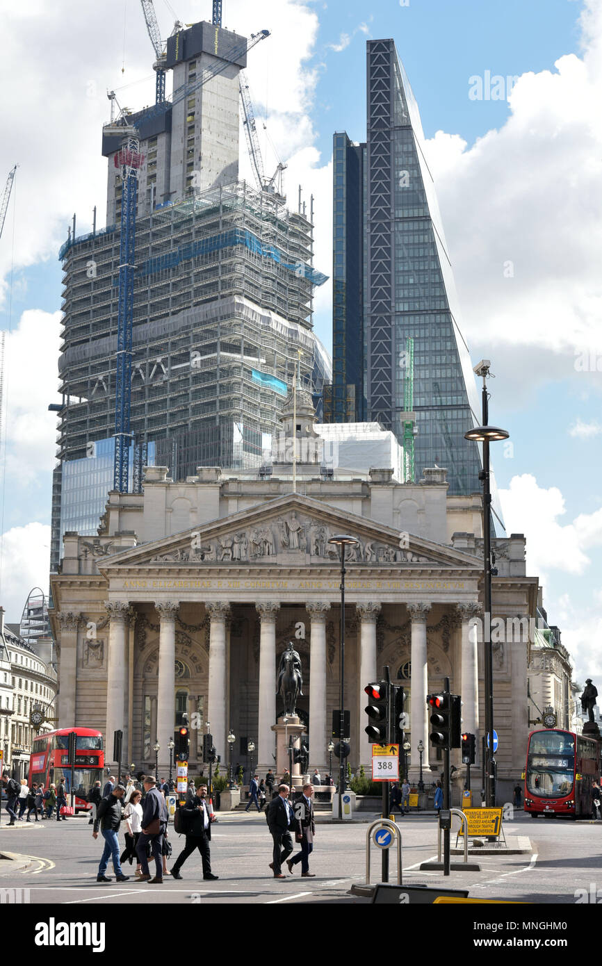 Nuovi edifici, il pinnacle in Bishopsgate e l'edificio Leadenhall su Leadenhall Street torre sopra il Royal Exchange in corrispondenza della giunzione di Lombard Foto Stock