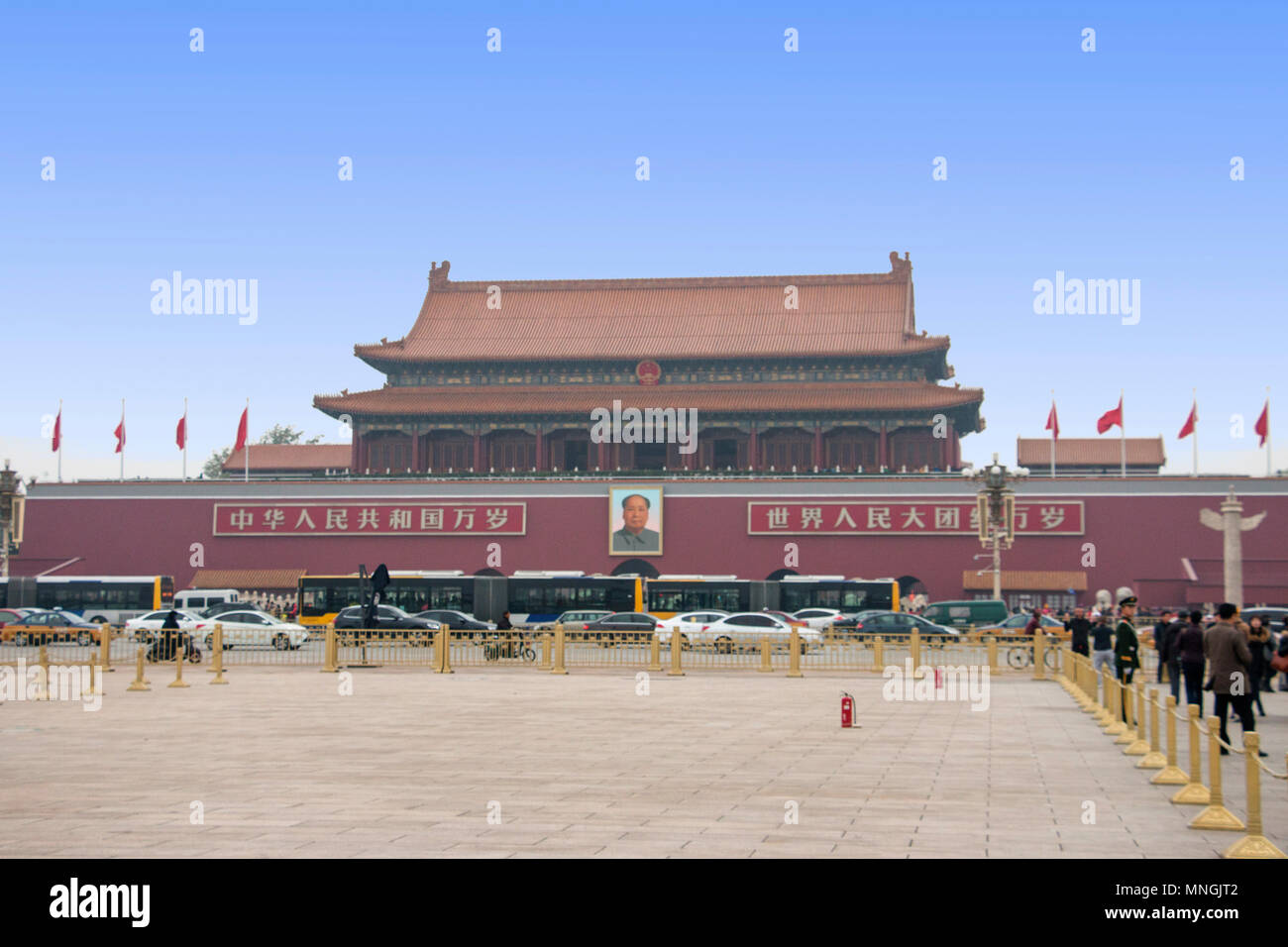Piazza Tiananmen e Monumento ingresso alla città proibita con il mausoleo di Mao Pechino Repubblica Popolare di Cina e Asia Foto Stock