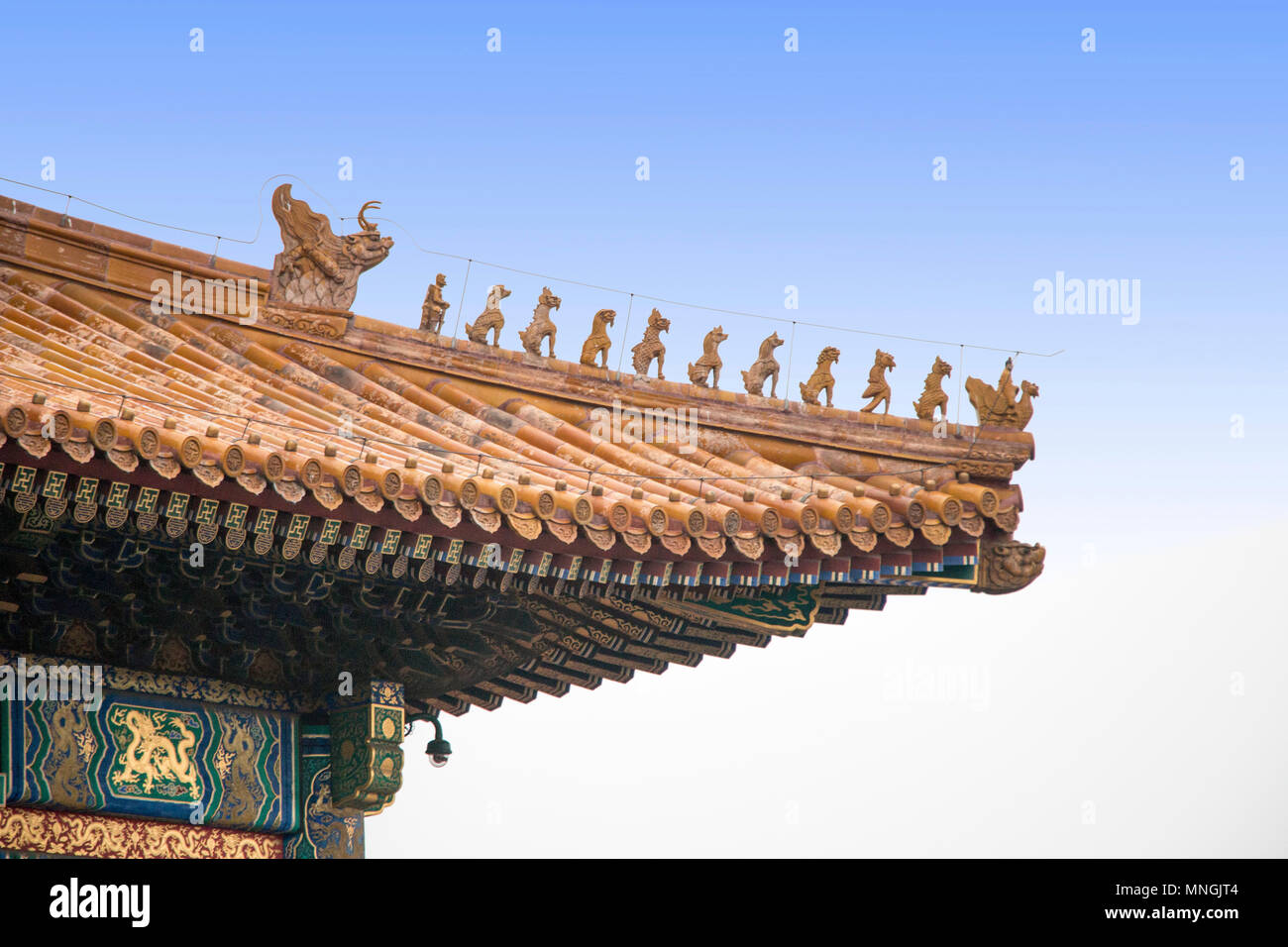 10 bestie crinale sul tetto della Sala della Suprema armonia, Città Proibita, Pechino, Cina. Bestie accovacciate in cinese dalle fiabe cinesi. Foto Stock