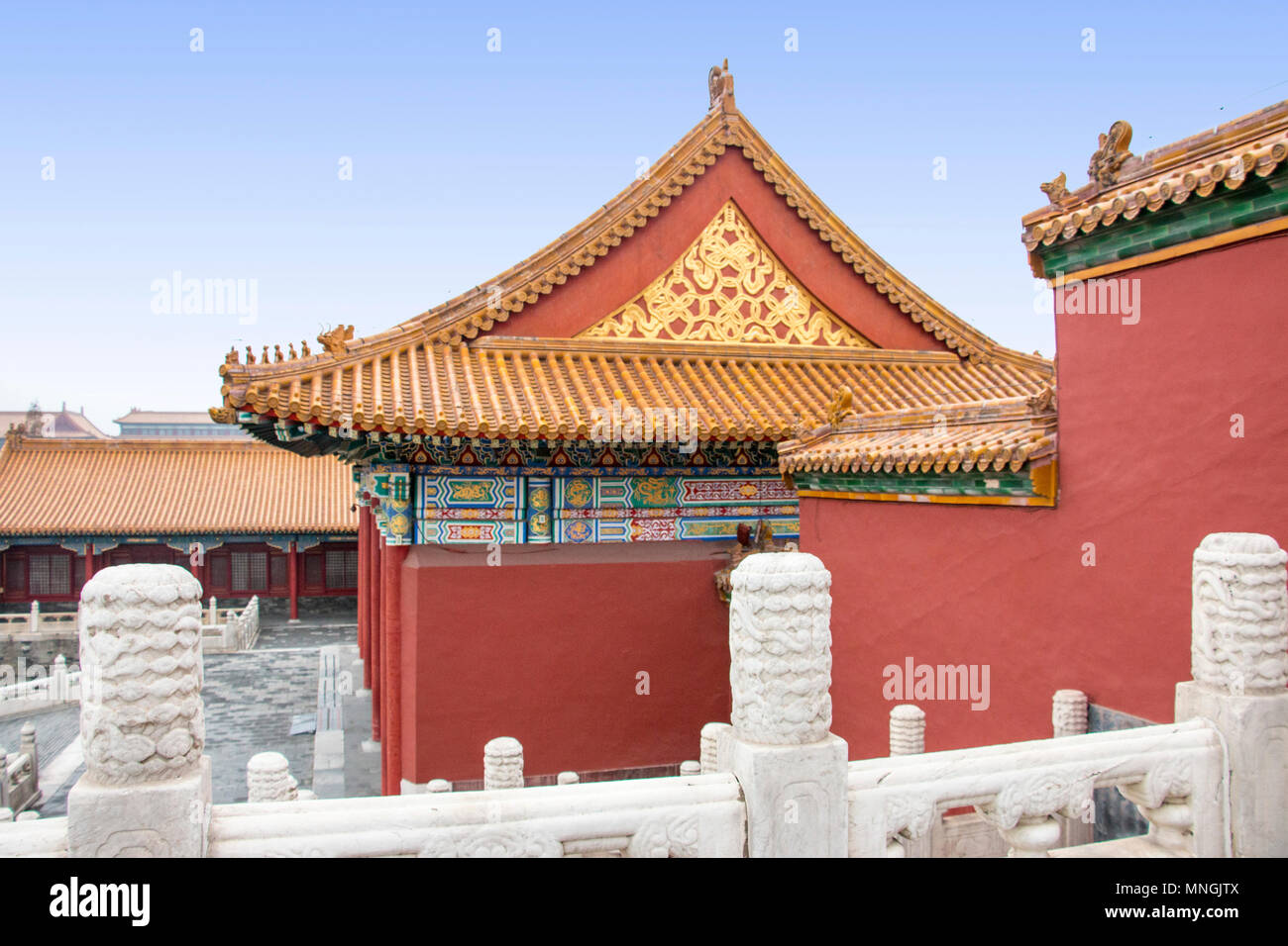 10 bestie crinale sul tetto della Sala della Suprema armonia, Città Proibita, Pechino, Cina. Bestie accovacciate in cinese dalle fiabe cinesi. Foto Stock