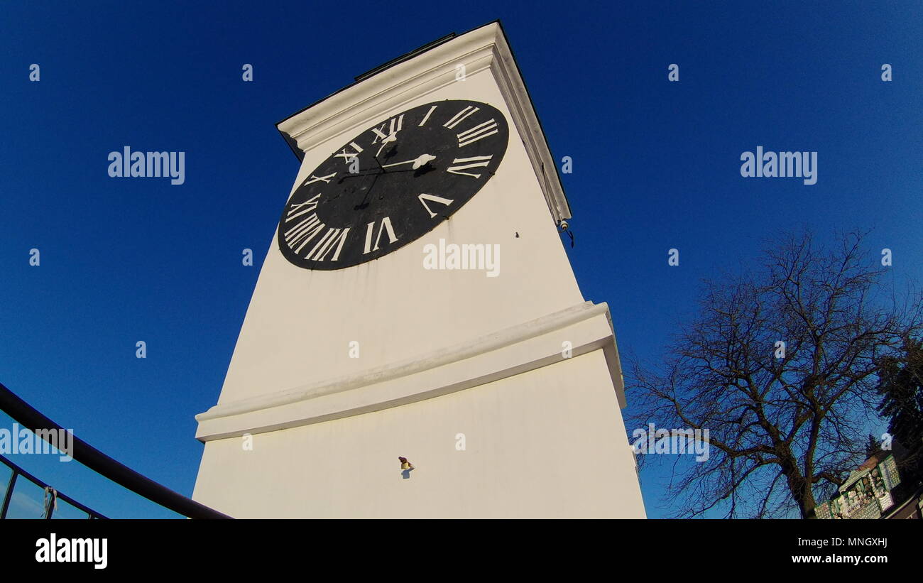 Novi Sad torre con orologio su Petrovaradin fort Foto Stock