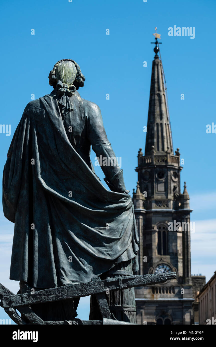 Statua di Adam Smith sul Royal Mile di Edimburgo, Scozia, Regno Unito Foto Stock