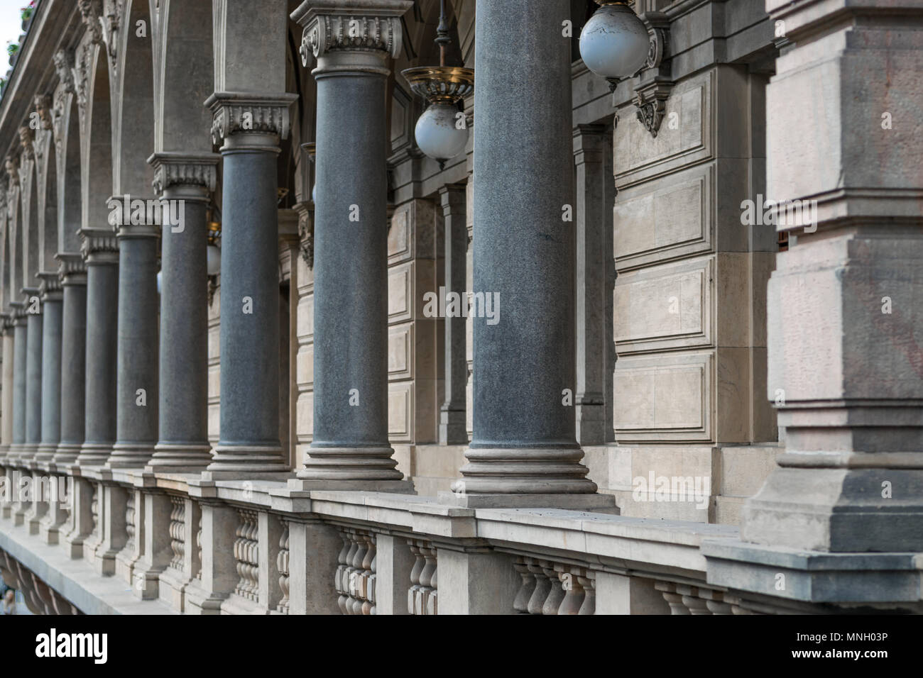 Colonne del teatro nazionale di Praga Foto Stock