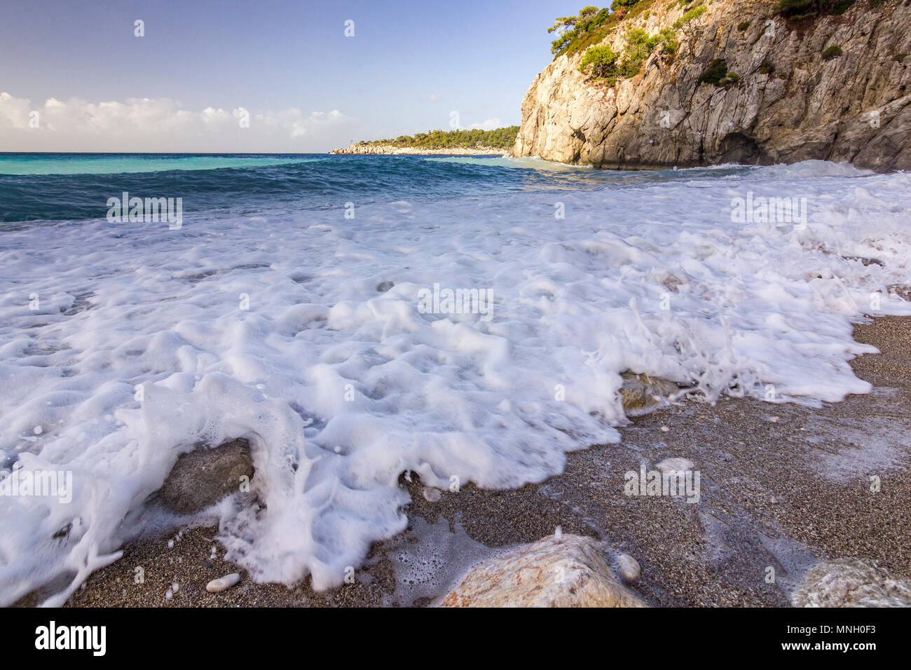 Colorato tramonto sul mare mediterranea Foto Stock