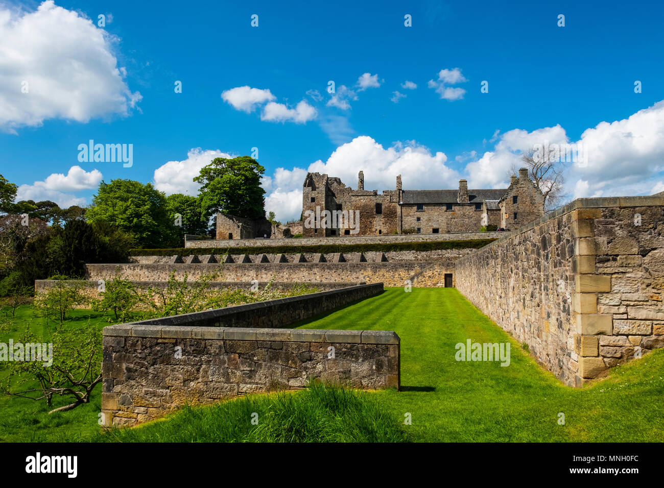 Aberdour Castle in Fife Scozia UK Foto Stock