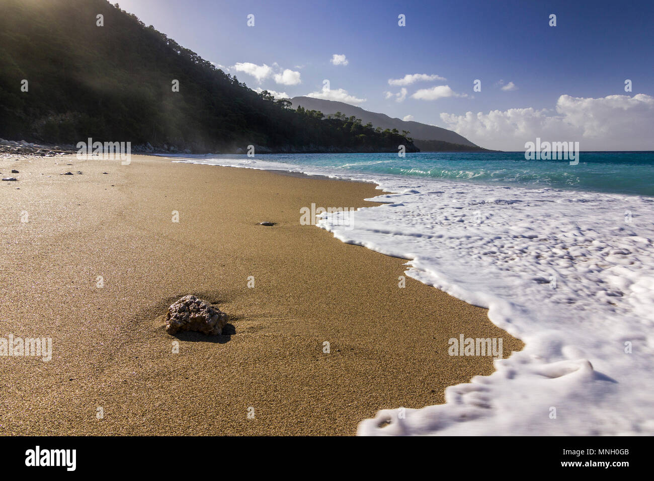 Sunrise colorati sul mare mediterranea Foto Stock