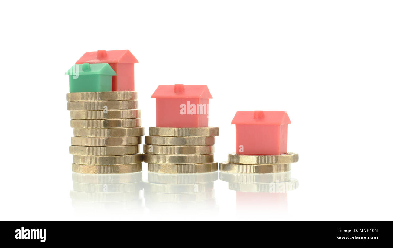 New British una libbra di monete e minuscolo case. Foto Stock